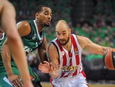 Ήττα του Ολυμπιακού από την Ζαλγκίρις και βρίσκεται με την πλάτη στον τοίχο